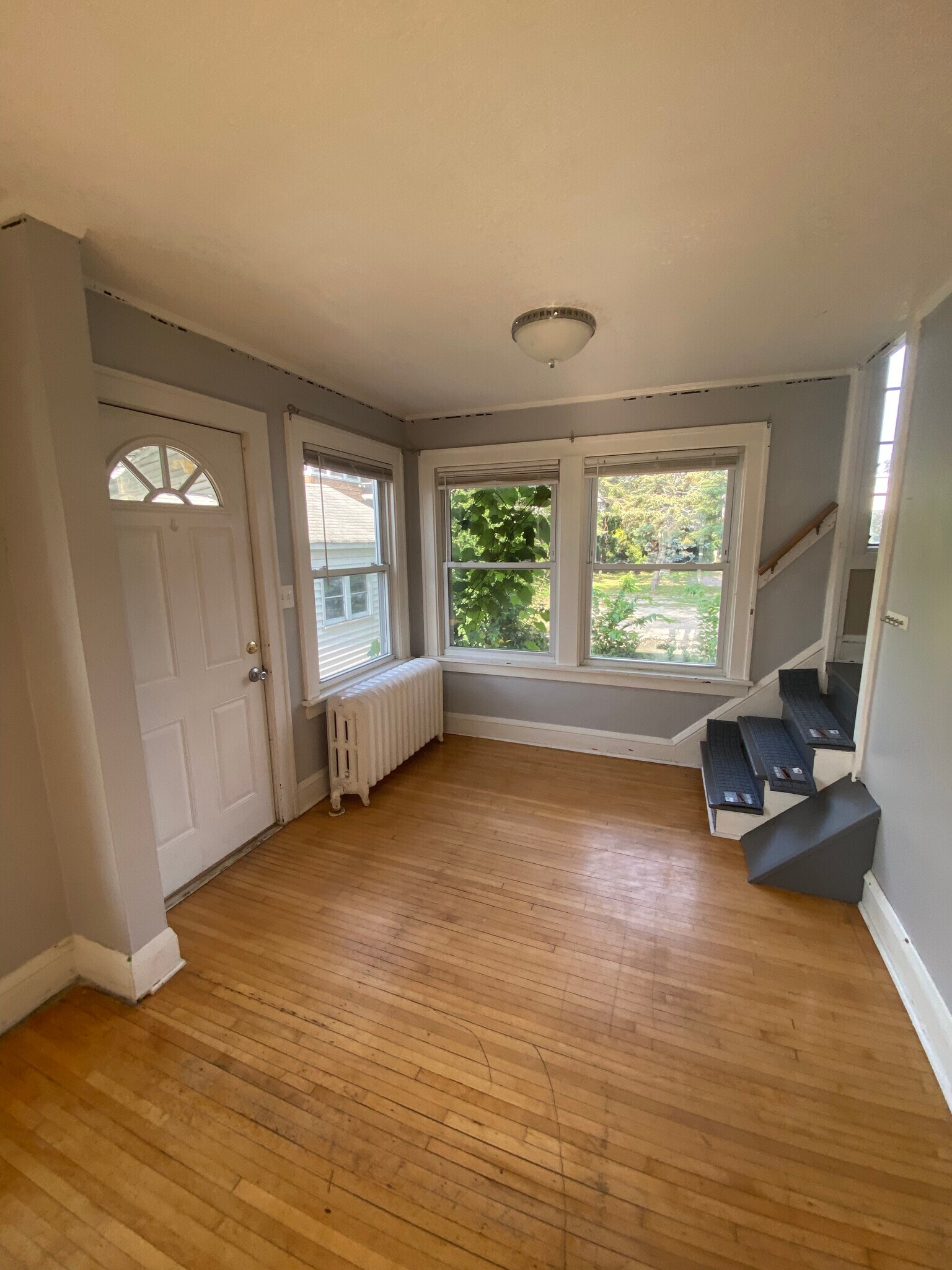 Building Photo - 809 13th Ave SE