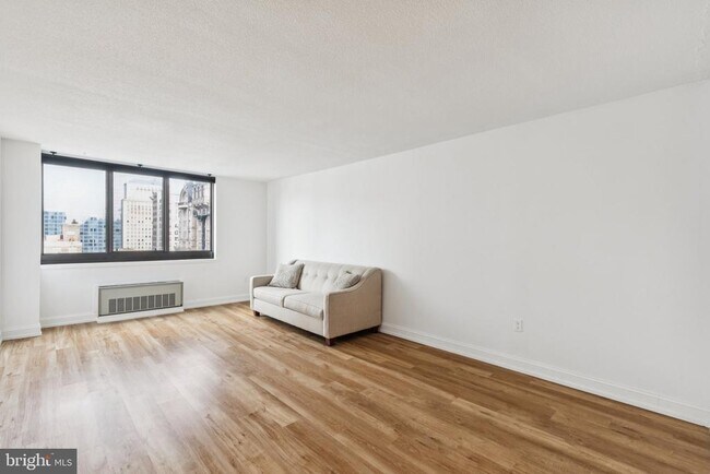 Building Photo - 1420 Locust St