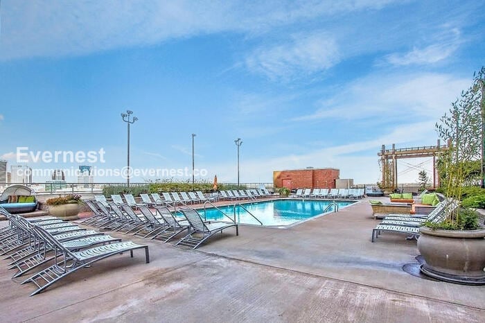 Building Photo - 600 12th Ave S