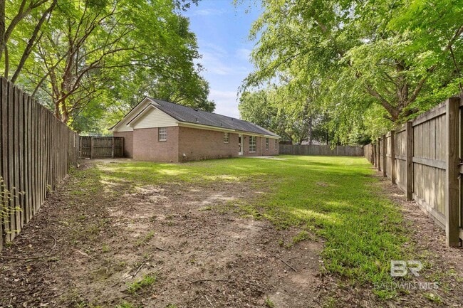 Building Photo - 10 Troyer Ct