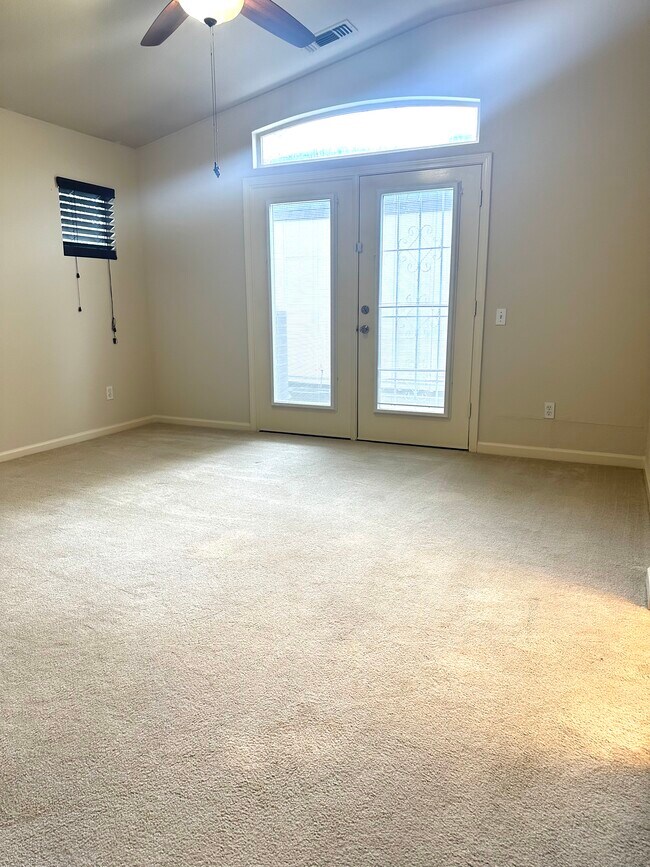 Building Photo - 238 Westbury Ln