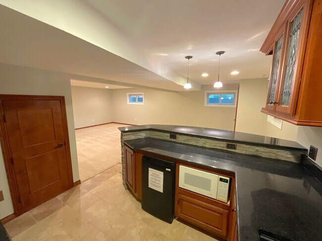 Building Photo - 4 Bedroom Home Available Near S Academy Bl...