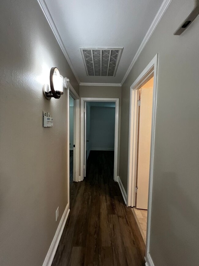 Building Photo - 2 Bedroom, 1 bathroom, Brick home , Stainless appliances, with Large Yard and Covered Parking.