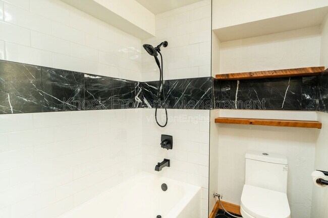 Building Photo - 1815 NW Hoyt St