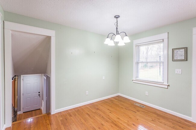 Building Photo - 4 Bedroom Rental in East Brainerd!