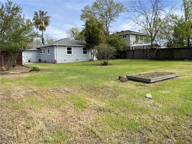 Building Photo - 2581 Buena Vista Ave