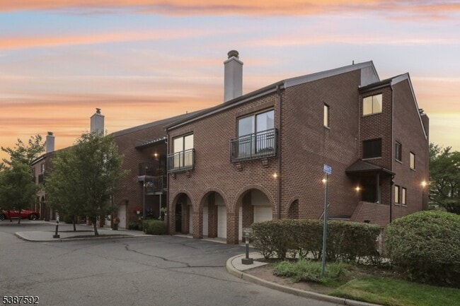 Building Photo - 5 Millay Ct