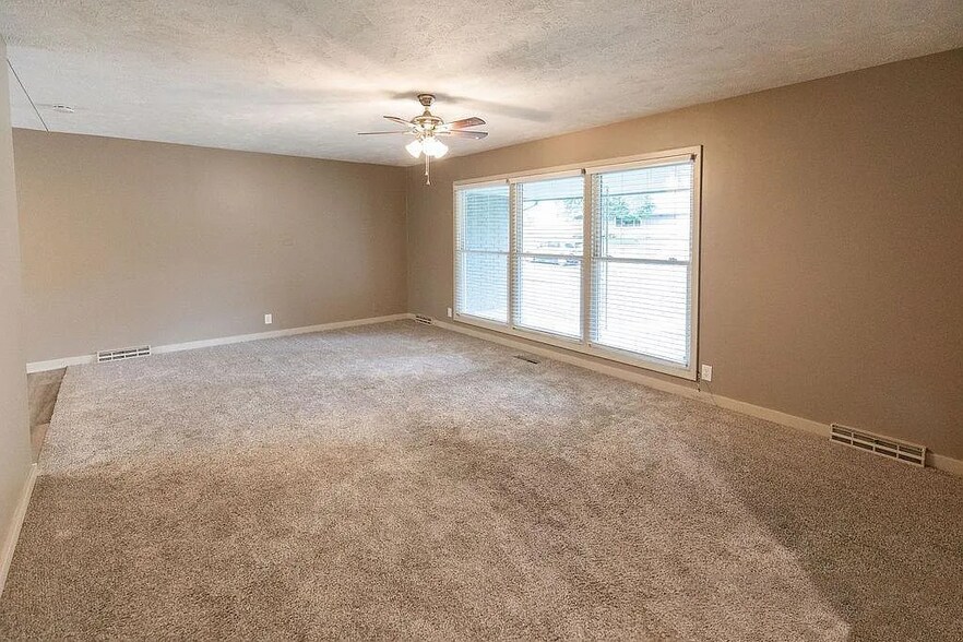 Building Photo - 2535 Saint Thomas Dr