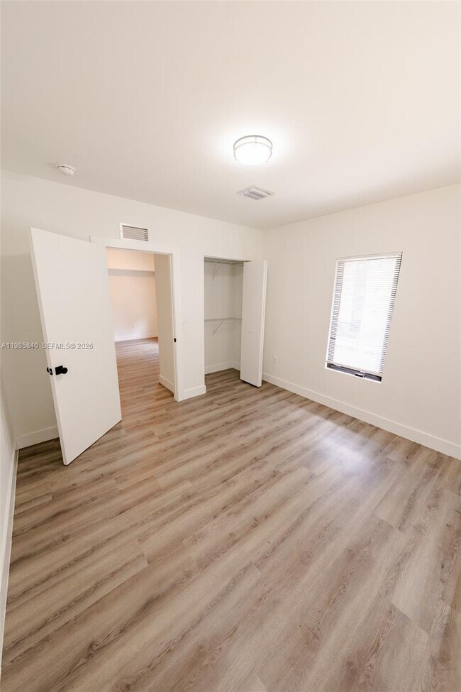 Building Photo - 618 SW 21st Ave