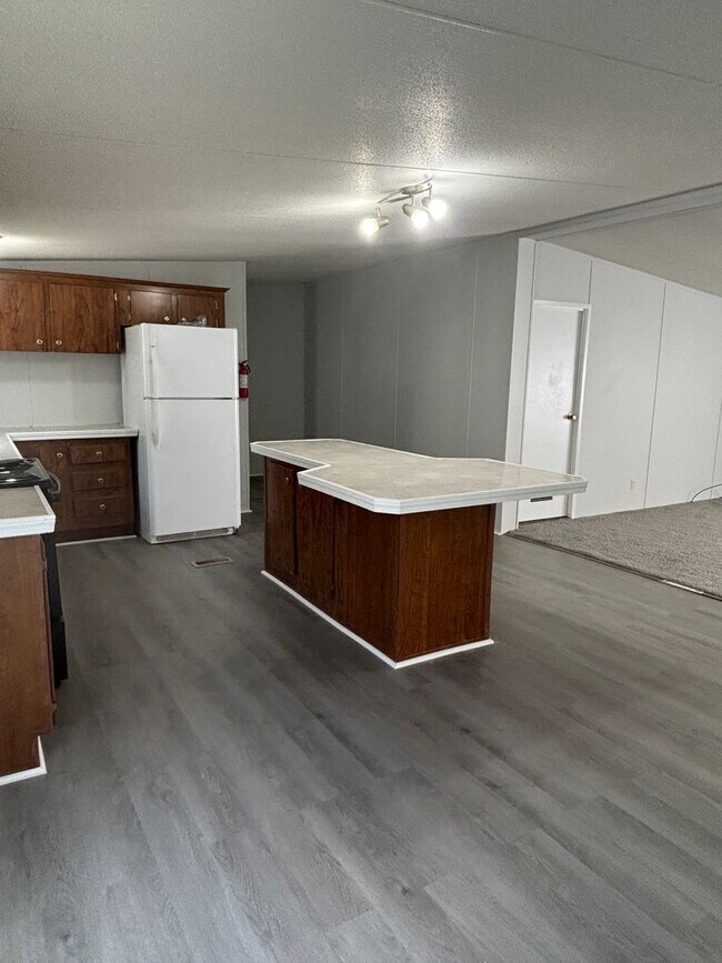 Building Photo - Wedgefield Community
