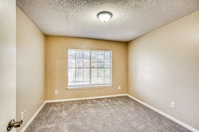 Building Photo - 7214 River Pines Dr