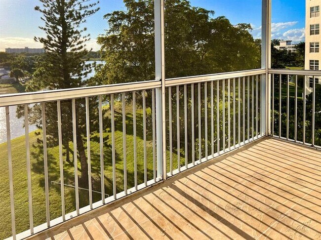 Building Photo - 3010 N Course Dr