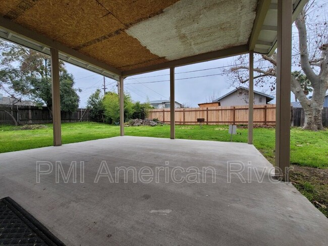 Building Photo - 5805 Dotmar Way