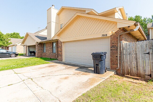 Building Photo - 3 Bed 2 Bath in OKC!