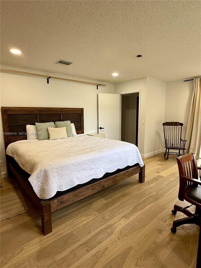 Building Photo - 625 Whippoorwill Terrace