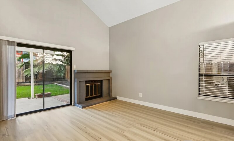 Building Photo - 3532 Del Sol Way