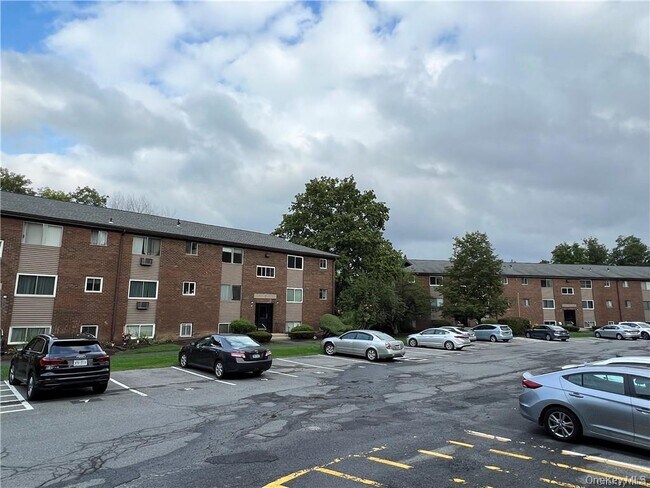Building Photo - 30 Peddler Hill Rd