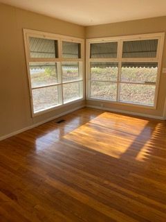 Building Photo - Three bedroom 1.5 bath home