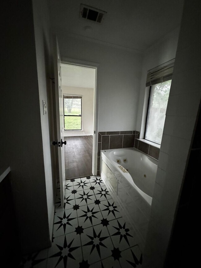 Building Photo - 3 Bdrm 2 Bath in Copperas Cove