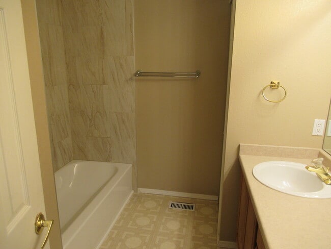 Building Photo - 1918 Bristlecone Dr