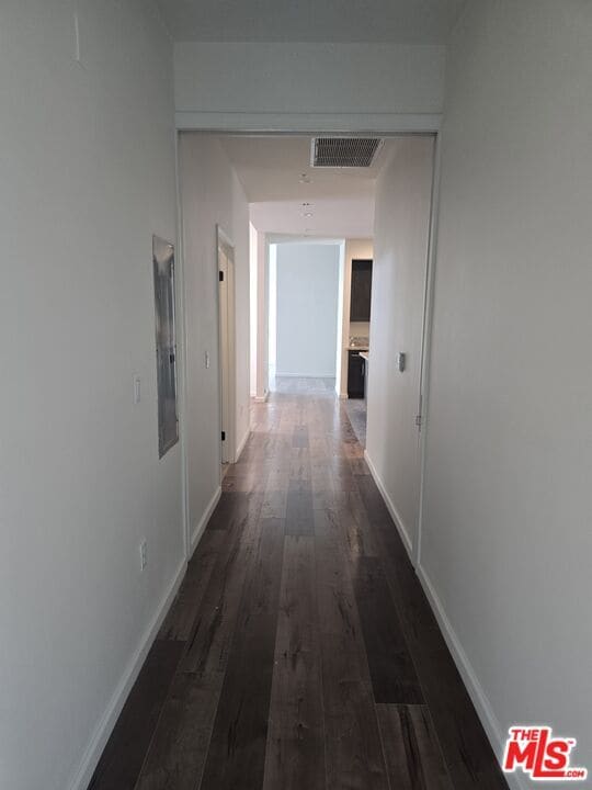 Building Photo - 940 S Western Ave