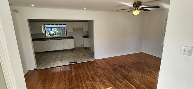 Building Photo - 304 Wilshire Dr