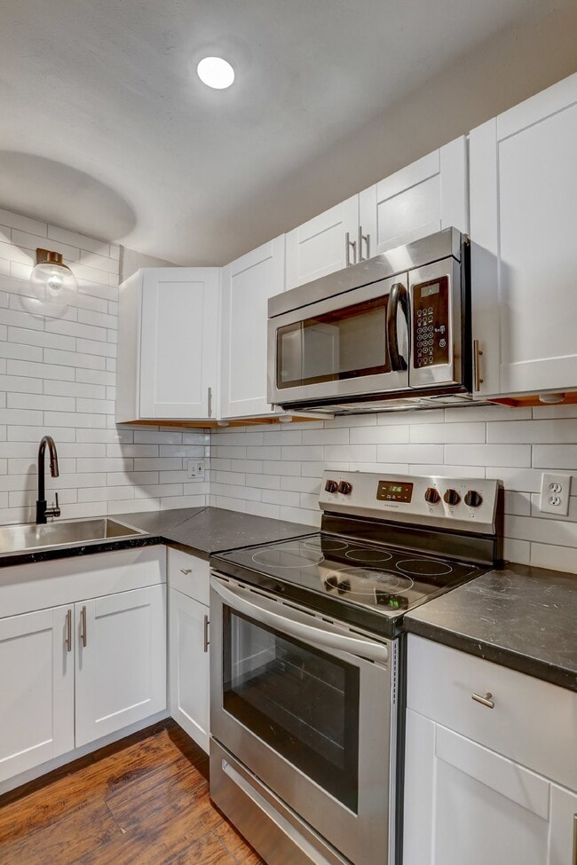 Building Photo - $1,350.00 - 1 Bed Updated Condo right by Cherry Creek Shopping Center!