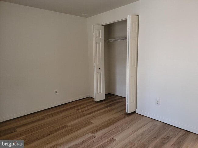 Building Photo - 1926 Thomas Run Cir