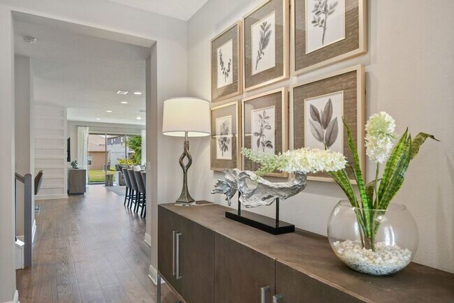 Building Photo - "Unfurnished" Luxurious 5/3.5 Stunning Home with a Generous Loft and a 2 Car Garage in the Highly...