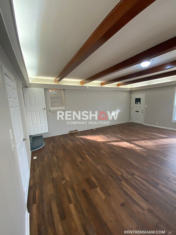 Building Photo - 212 N Poplar St