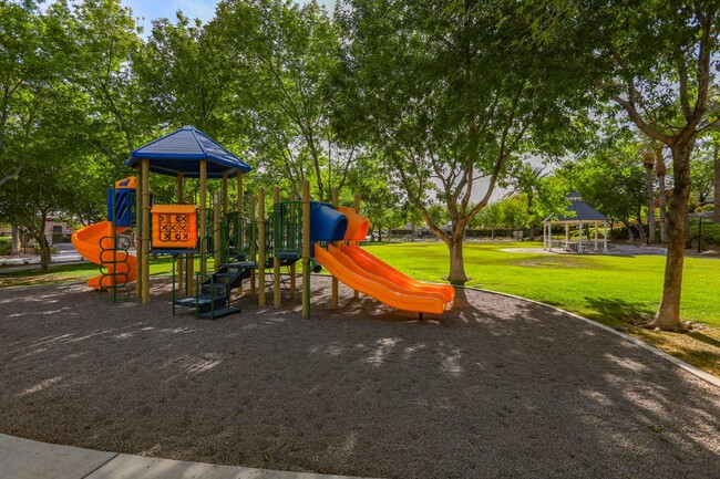 Building Photo - Stunning 6 Bedroom Home With Casita Pool H...