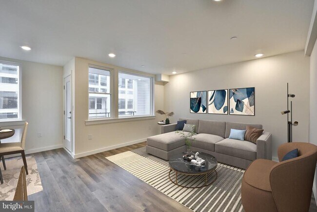 Building Photo - 1500 N Randolph St