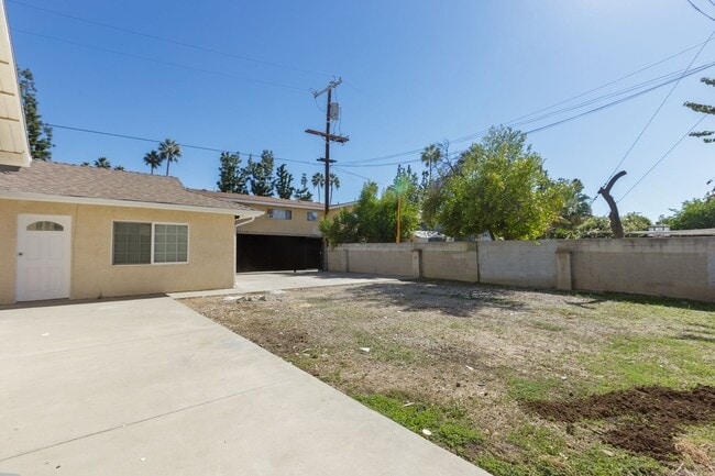 Building Photo - 15424 Mayall St