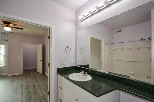 Building Photo - 955 Juniper St NE