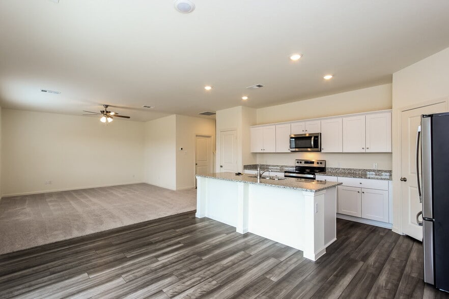 Building Photo - 1818 Sandlin Dr