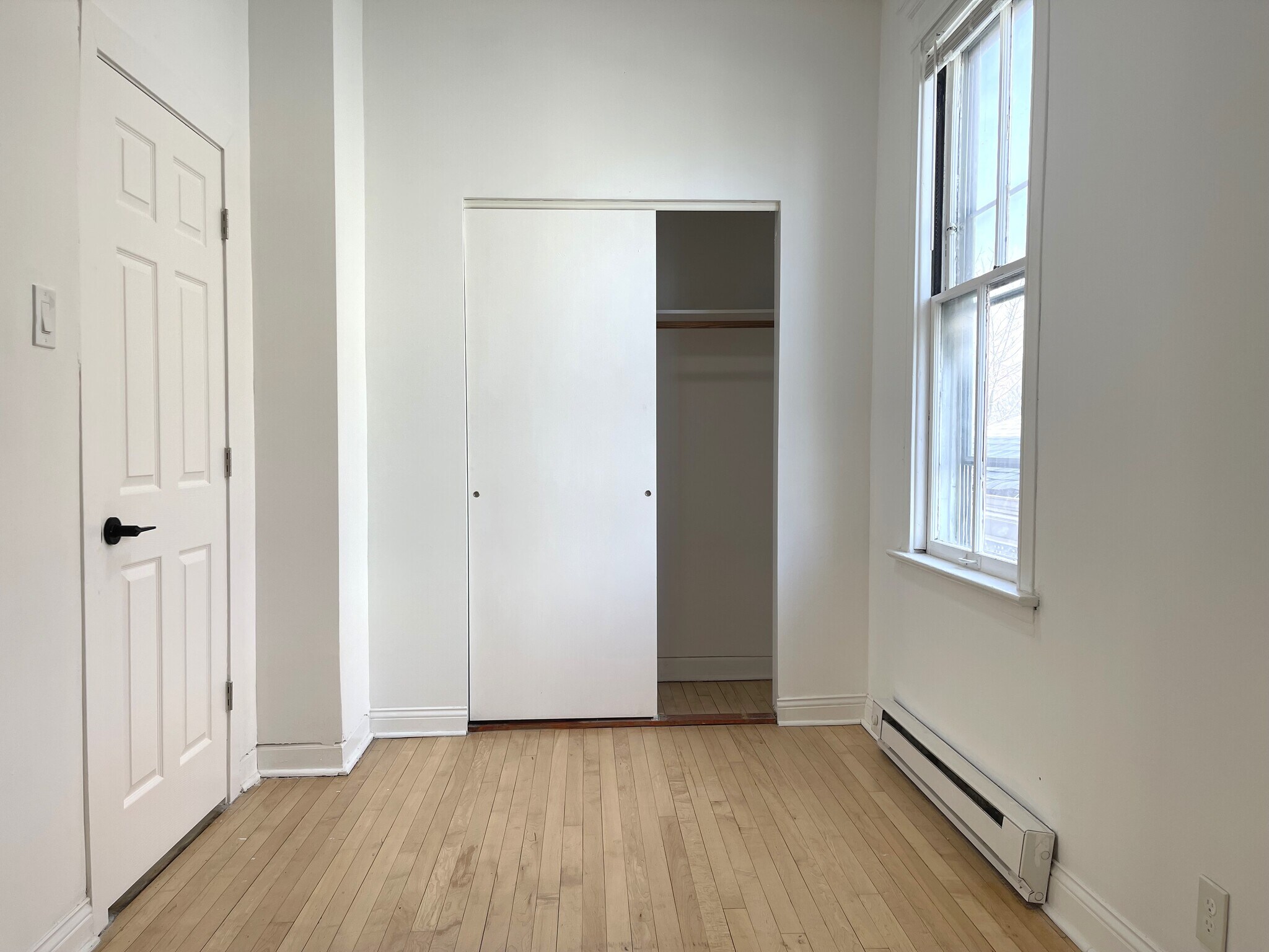 bedroom - 1321-2 East Ave