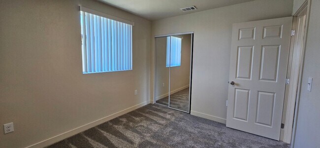 Building Photo - 3839 Woodlawn Ave