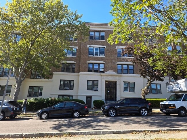 Building Photo - 1653 Commonwealth Ave