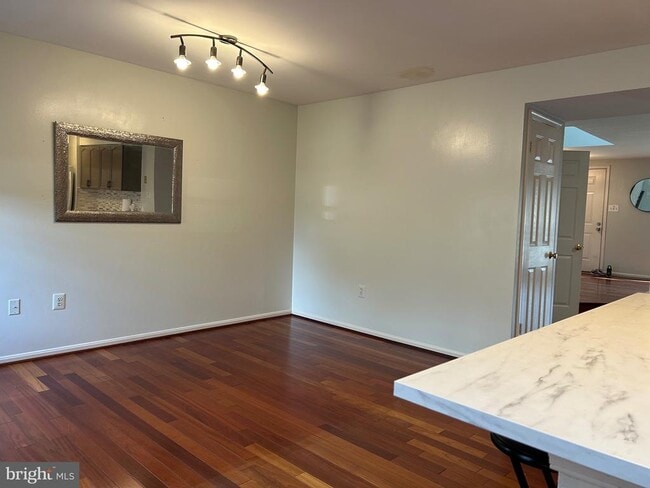 Building Photo - 46706 Bullfinch Square