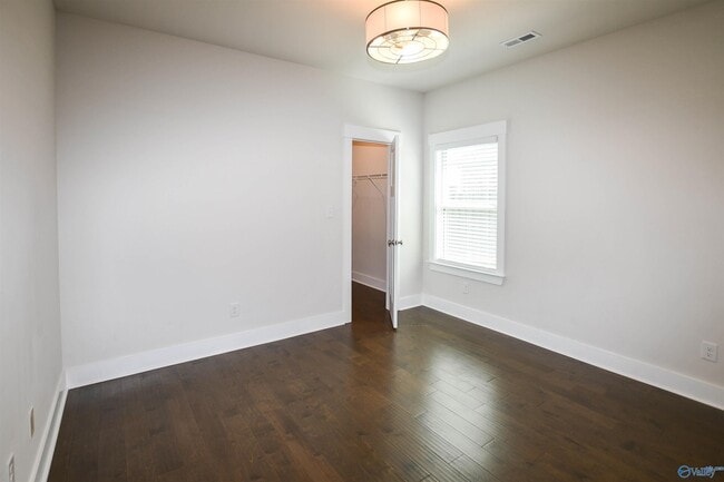 Building Photo - 105 Missouri Dr