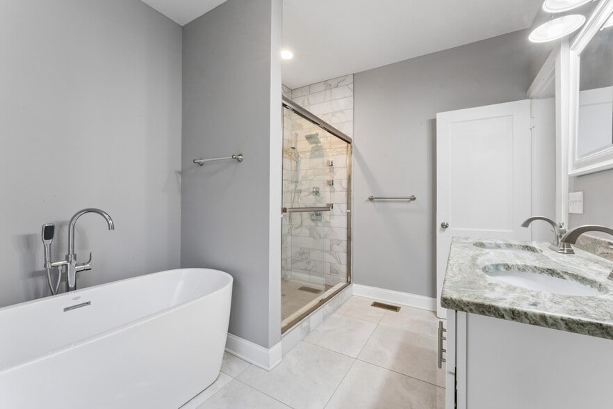 primary bathroom on 2nd floor - 382 Morrison Ave