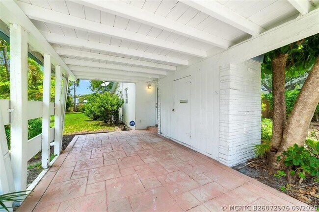 Building Photo - 1273 NE 37th St