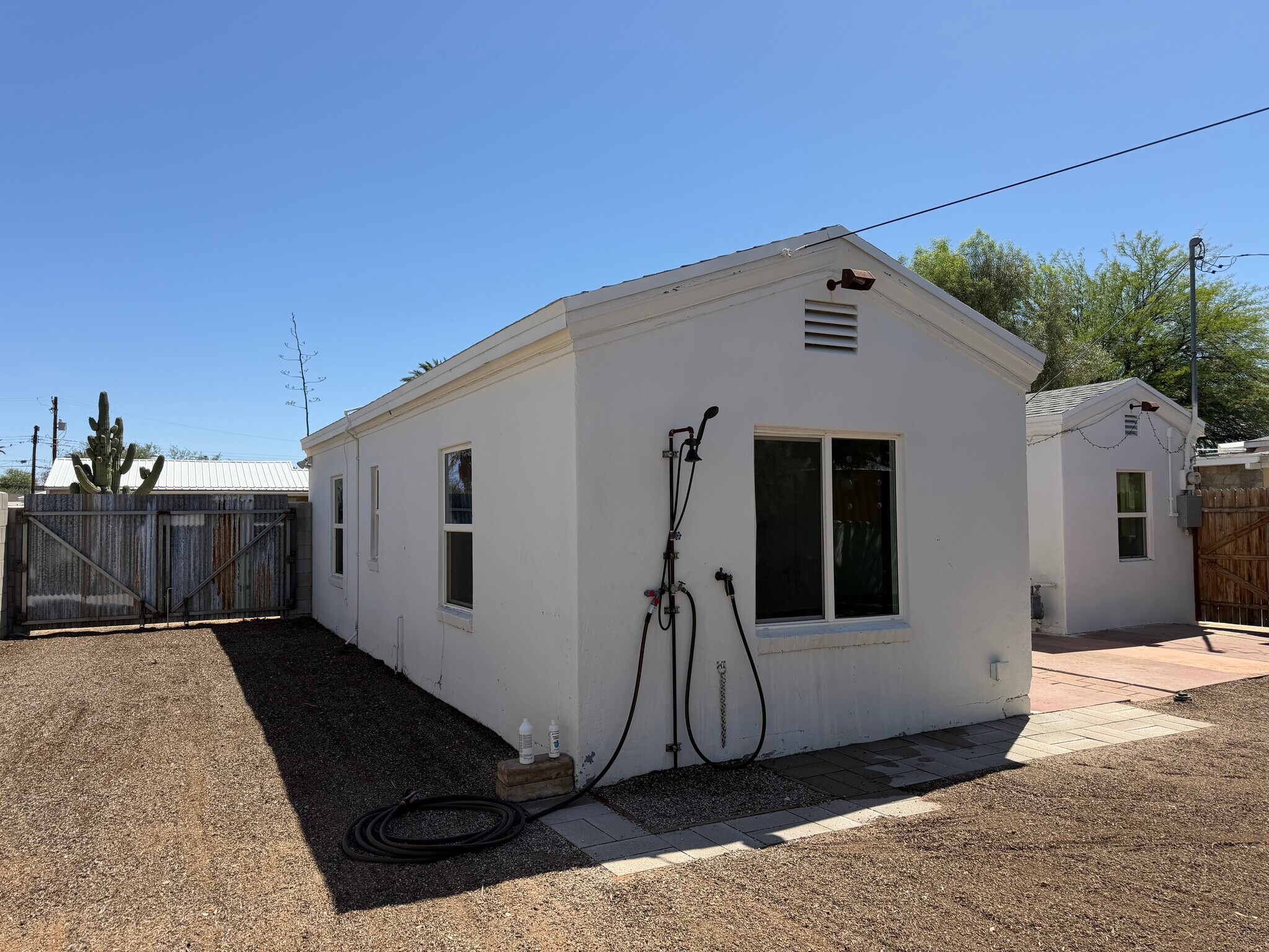 Building Photo - 3981 E Desmond Ln