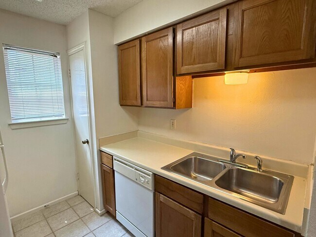 Building Photo - Move-In Special.  ½ off the first full month's rent with a 12 month lease