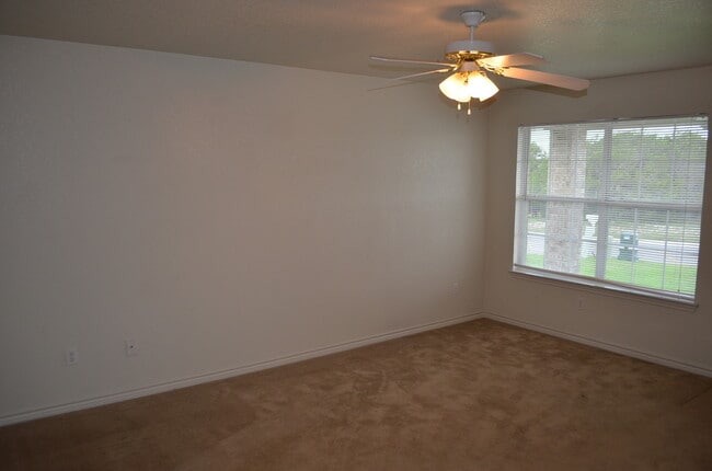 Building Photo - 326 N 10th St