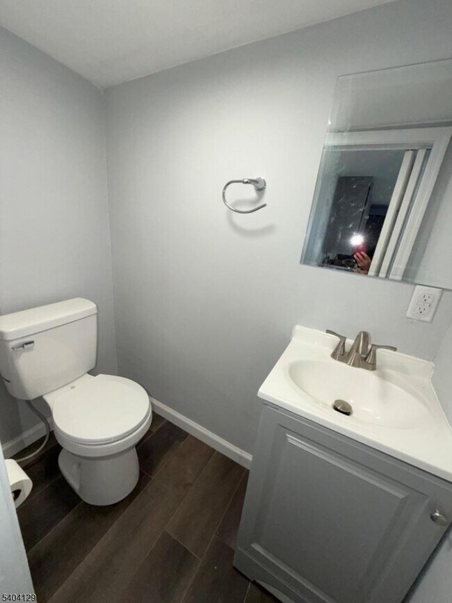 Building Photo - 57 Bridge St