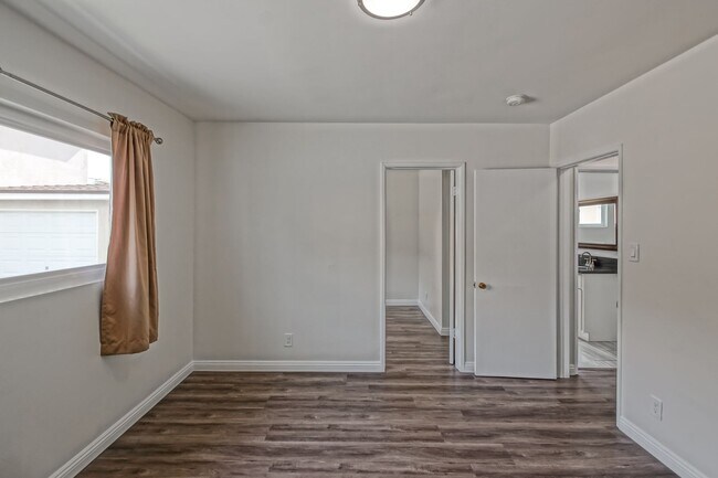 Building Photo - 11864 Manor Dr