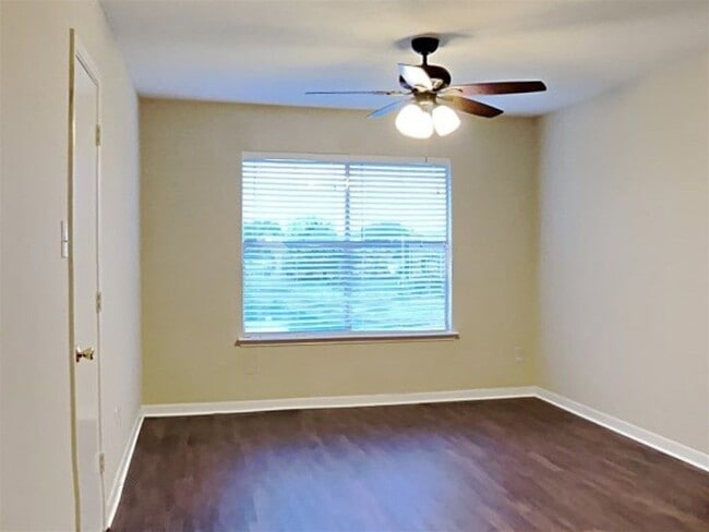 Building Photo - 4135 President's Dr S