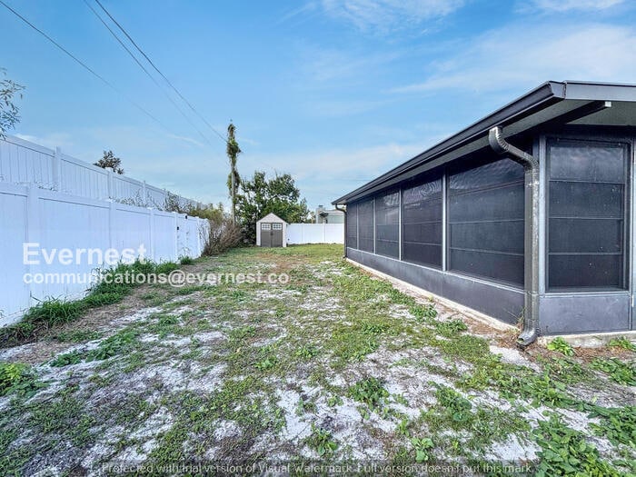 Building Photo - 300 S Palermo Ave