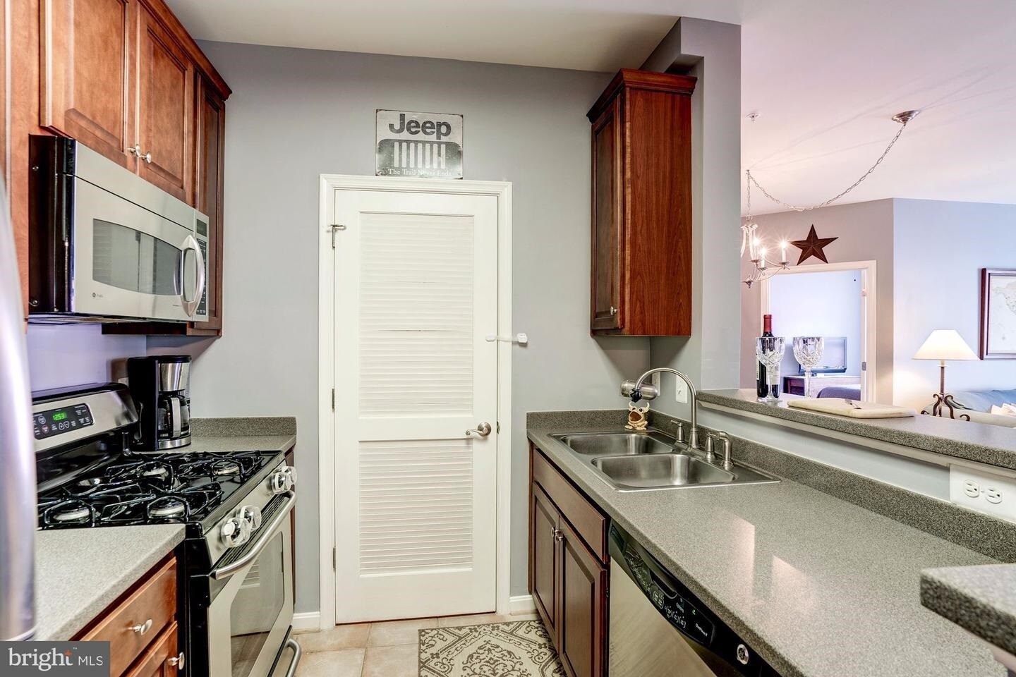 Building Photo - 21228 McFadden Sq